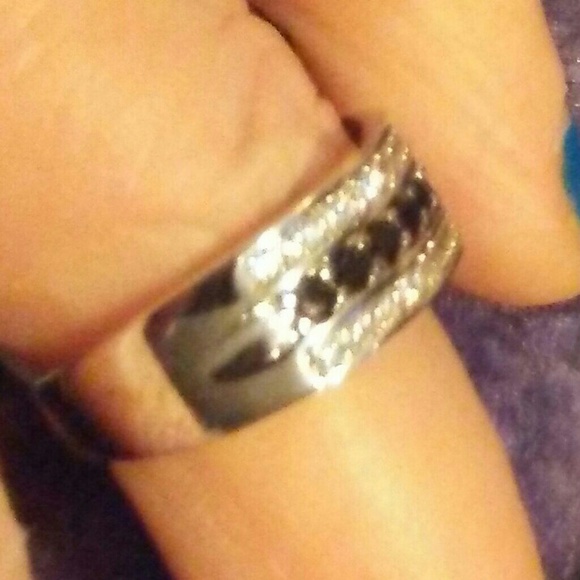 Ring - Picture 2 of 4